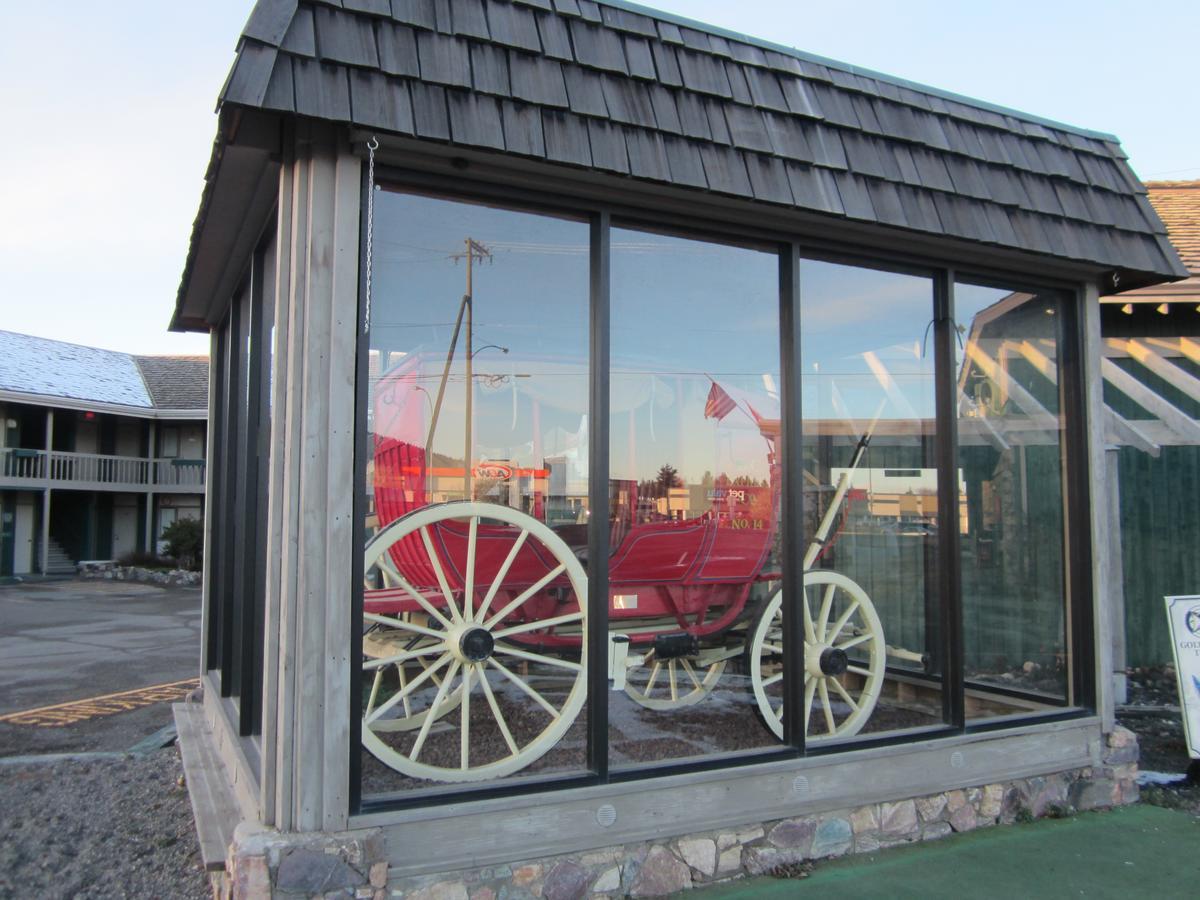 Red Coach Inn 100 Mile House Exterior foto